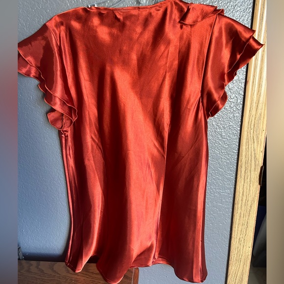 Top:blouse - Picture 2 of 3